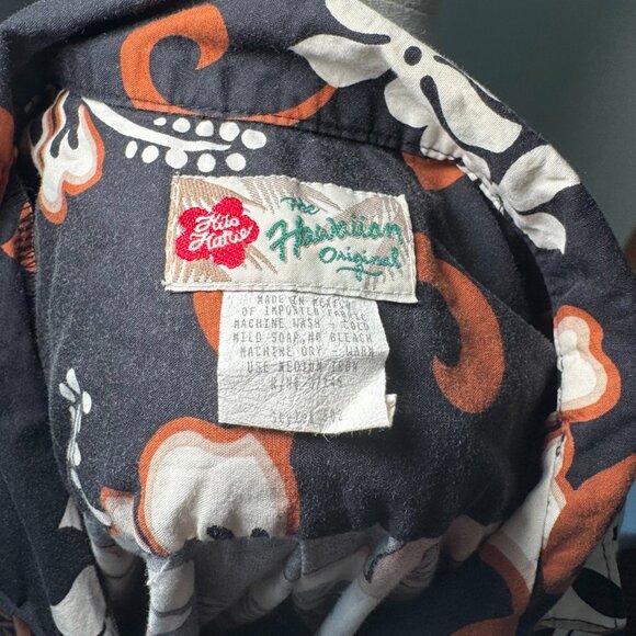 Vintage Hawaiian Original Black, Orange, and White Floral Buttoned Shirt - Picture 11 of 11